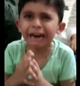 આ રડતા બાળકનો વીડિયો જોઇ તમેે પણ પેટ પકડીને હસવા લાગશો